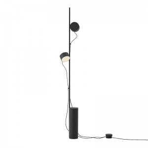 Lámpara de pie Post Floor Lamp de Muuto en Moises Showroom