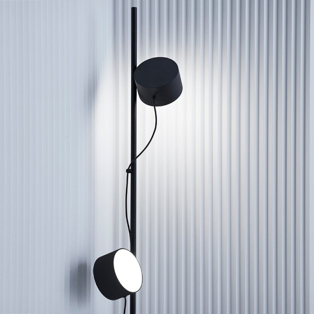 Lámpara de pie Post Floor Lamp de Muuto en Moises Showroom