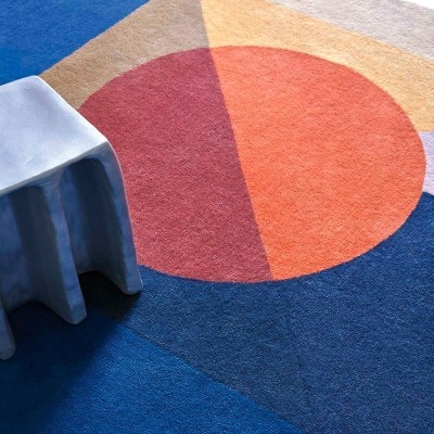 Zoe Kubb de Gan Rugs en Moises Showroom Zoe Kubb de Gan Rugs en Moises Showroom