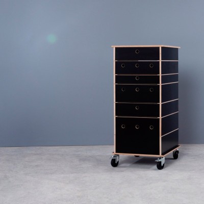 cajonera negra con ruedas Lader Moormann cajonera negra con ruedas Lader Moormann