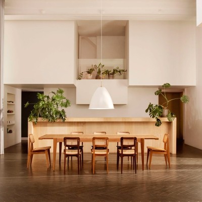 S-table extensible roble de Gubi en Moises Showroom S-table extensible roble de Gubi en Moises Showroom