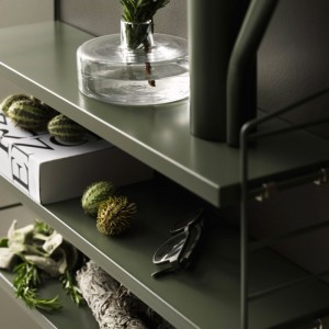 detalle estantes String pocket Sage String furniture