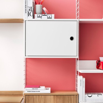 detalle ambiente String system cabinet blanco puerta batiente detalle ambiente String system cabinet blanco puerta batiente