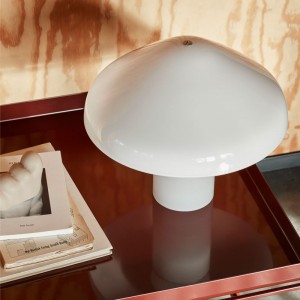 Lámpara Pao Glass table lamp de HAY en Moises Showroom