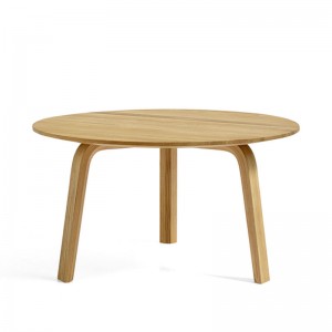 Bella coffee table oiled oak de HAY en Moises Showroom