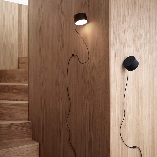 Lámpara Post Wall Lamp de Muuto en Moises Showroom