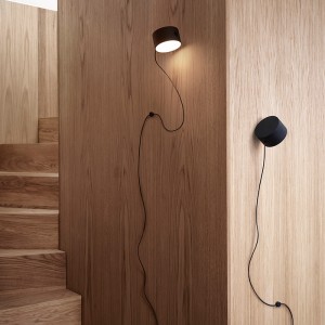 Lámpara Post Wall Lamp de Muuto en Moises Showroom