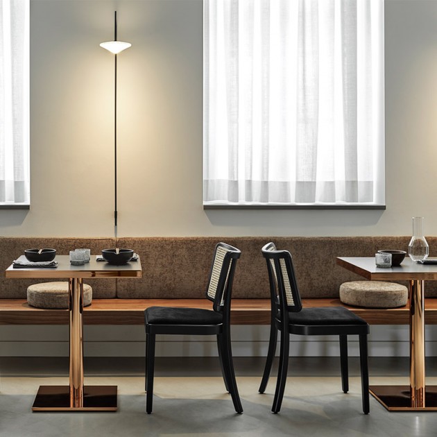 ambiente restaurante con sillas Sölden Gebruder Thonet Vienna