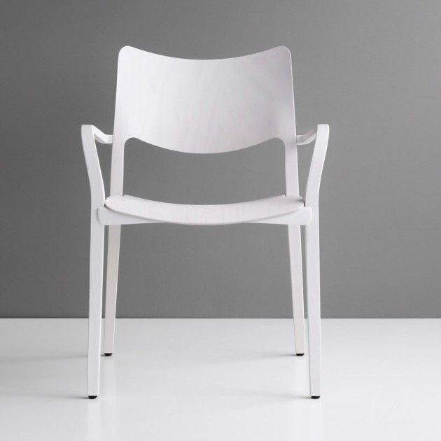 silla Laclasica con brazos Stua fresno lacado blanco