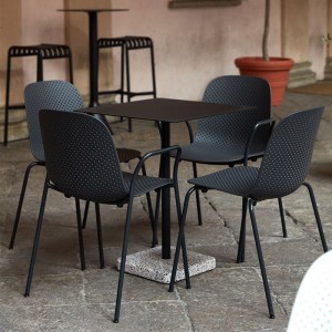 Silla 13Eighty armchair HAY en terraza