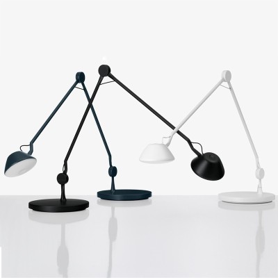 Lámparas de mesa AQ01 de Frtiz Hansen en Moises Showroom Lámparas de mesa AQ01 de Frtiz Hansen en Moises Showroom