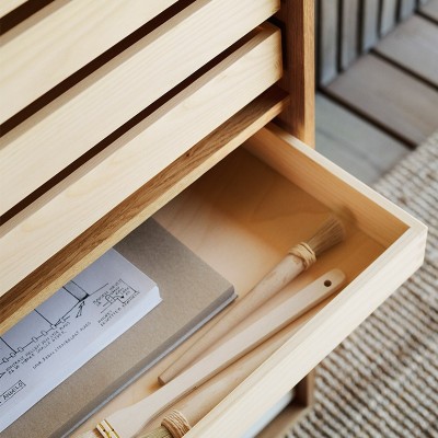 detalle bandejas fresno FK63 Bookcase system Carl Hansen detalle bandejas fresno FK63 Bookcase system Carl Hansen