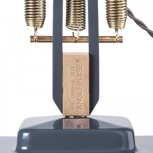 detalle base lámpara Original 1227 brass desk lamp Anglepoise grey