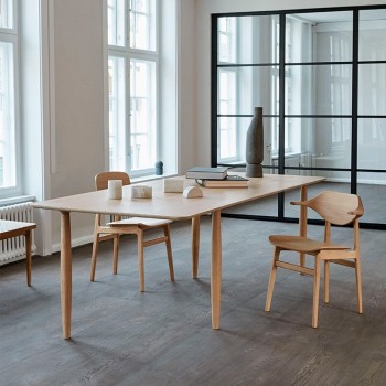 Mesa Oku Dining Table roble natural de Norr11 en Moises Showroom