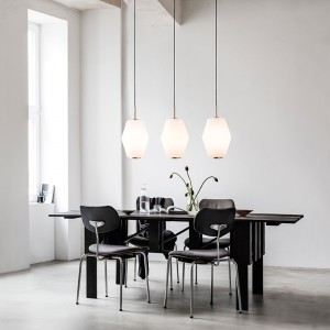 Ambiente comedor con Lámparas de suspensión Dahl large de Northern Lighting. Disponible en Moisés showroom