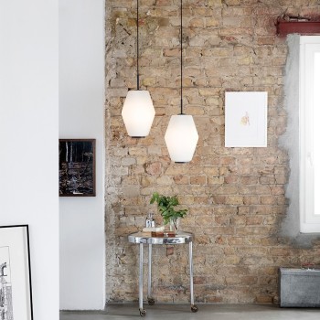 recibidor con Lámpara Dahl large de Northern Lighting. Disponible en Moisés showroom recibidor con Lámpara Dahl large de Northern Lighting. Disponible en Moisés showroom