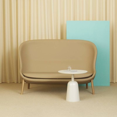 Mesa auxiliar Turn Table de Normann Copenhagen color warm grey en Moises Showroom