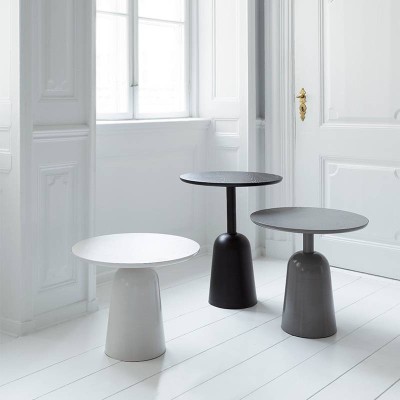 Mesa auxiliar Turn Table de Normann Copenhagen color warm grey en Moises Showroom