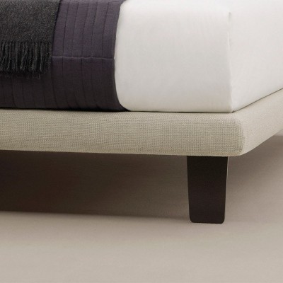 detalle base metálica dormitorio Serene Joquer detalle base metálica dormitorio Serene Joquer