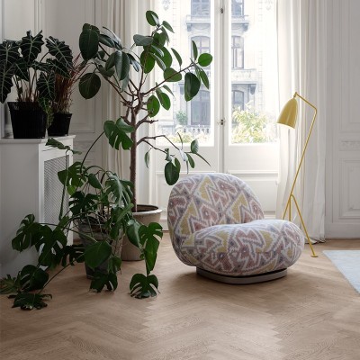 Pacha Lounge Chair Returning Swivel de Gubi Pacha Lounge Chair Returning Swivel de Gubi