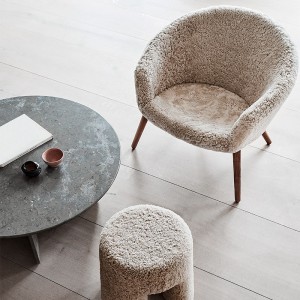 Fredericia Ditzel sheepskin base nogal ambiente