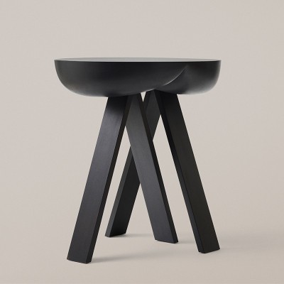 Side Table No.2 de Karakter Copenhagen en Moises Showroom Side Table No.2 de Karakter Copenhagen en Moises Showroom