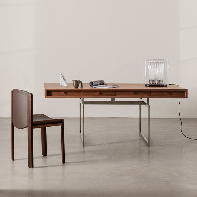 Lámpara de mesa Lari de Karakter Copenhagen en Moises Showroom