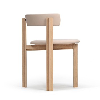 Principal Chair de Karakter Copenhagen en Moises Showroom Principal Chair de Karakter Copenhagen en Moises Showroom