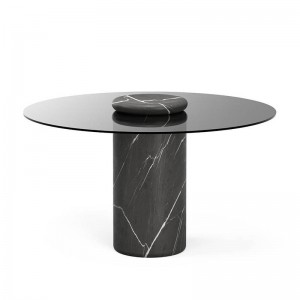 Castore Dining Table de Karakter en Moises Showroom