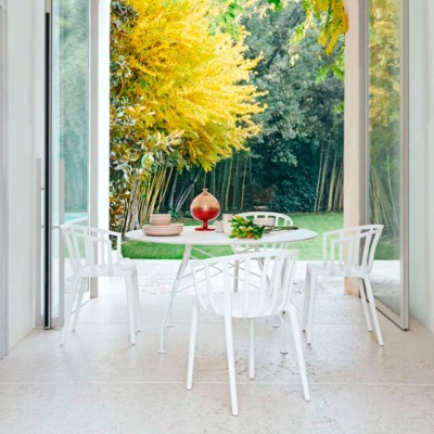 Table d’extérieur brillante par Antonio Citterio pour Kartell Table d’extérieur brillante par Antonio Citterio pour Kartell