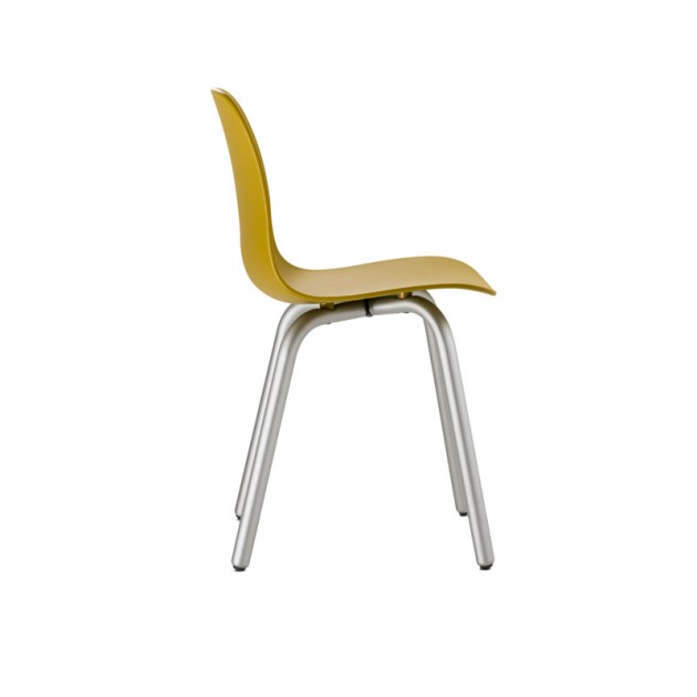 Silla Substance base aluminio y asiento polipropileno mostaza.