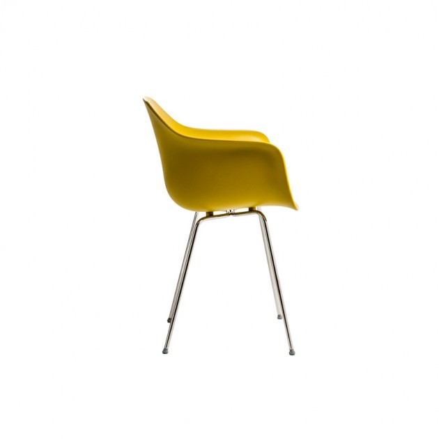 Silla Substance con brazos y estructura tubular de acero color mostaza