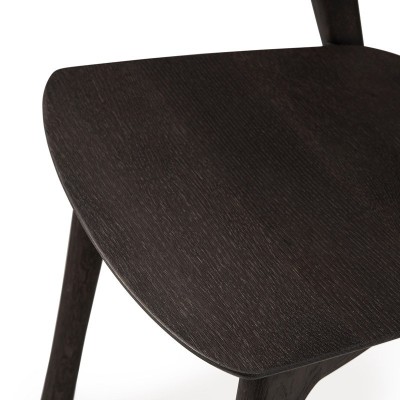 Detalle Silla Bok de roble marrón de Ethnicraft Detalle Silla Bok de roble marrón de Ethnicraft
