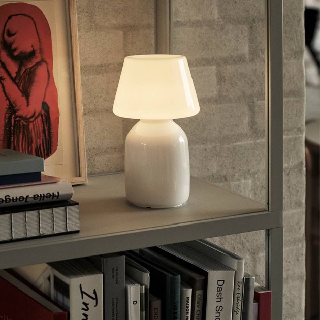 Apollo Portable Lamp de HAY en Moises Showroom