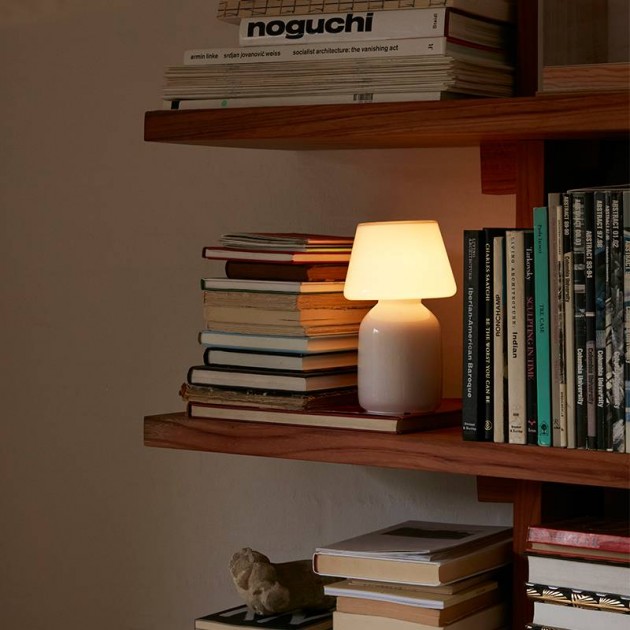 Apollo Portable Lamp de HAY en Moises Showroom