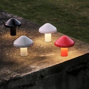 Pao Portable Lamp de HAY en Moises Showroom