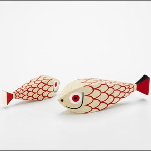 Wooden doll Mother Fish and child en Moises Showroom 3