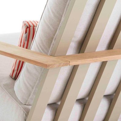 Detalle respaldo y reposabrazos de la Butaca Relax de la colección Timeless de Gandía Blasco Detalle respaldo y reposabrazos de la Butaca Relax de la colección Timeless de Gandía Blasco
