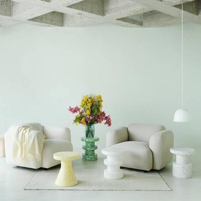 Bit Stool Stack Normann Copenhagen blanco en casa Bit Stool Stack Normann Copenhagen blanco en casa