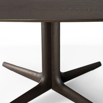 Detalle tablero y estructura portante de la mesa de comedor Corto de Ethnicraft Detalle tablero y estructura portante de la mesa de comedor Corto de Ethnicraft