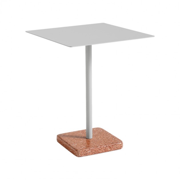 Terrazzo square table pie terrazo rojo y color sky grey de HAY