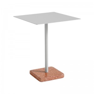 Terrazzo square table pie terrazo rojo y color sky grey de HAY