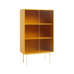 Colour Cabinet Tall acabado amarillo con puertas de cristal cerradas de HAY