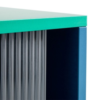 Lateral derecho detalle Colour Cabinet M con puertas de vidrio