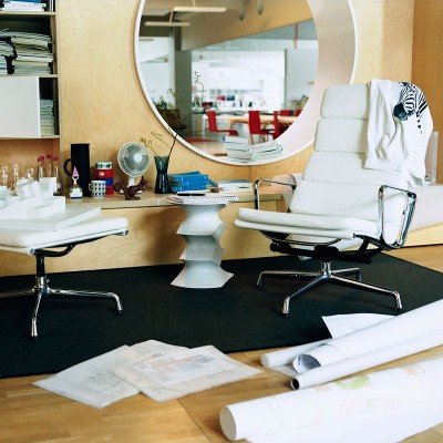 Soft Pad EA 222 de Vitra, diseñado por Charles & Ray Eames