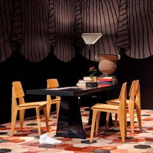 Mesa Trapéze de Vitra, diseñada por Jean Prouvé