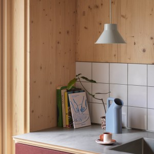 Top Pendant Lamp 21 gris imagen ambientada Muuto