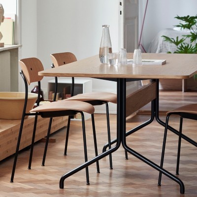 Comedor ambientado mesa Pavilion AV19 roble cromo &Tradition
