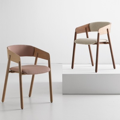 Colección Mava sillas tapizadas estructura madera de Punt Mobles. Colección Mava sillas tapizadas estructura madera de Punt Mobles.