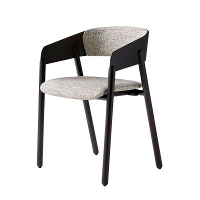 Mava silla tapizada estructura roble teñido ébano de Punt Mobles. Mava silla tapizada estructura roble teñido ébano de Punt Mobles.